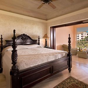 Deluxe King Suite Garden View